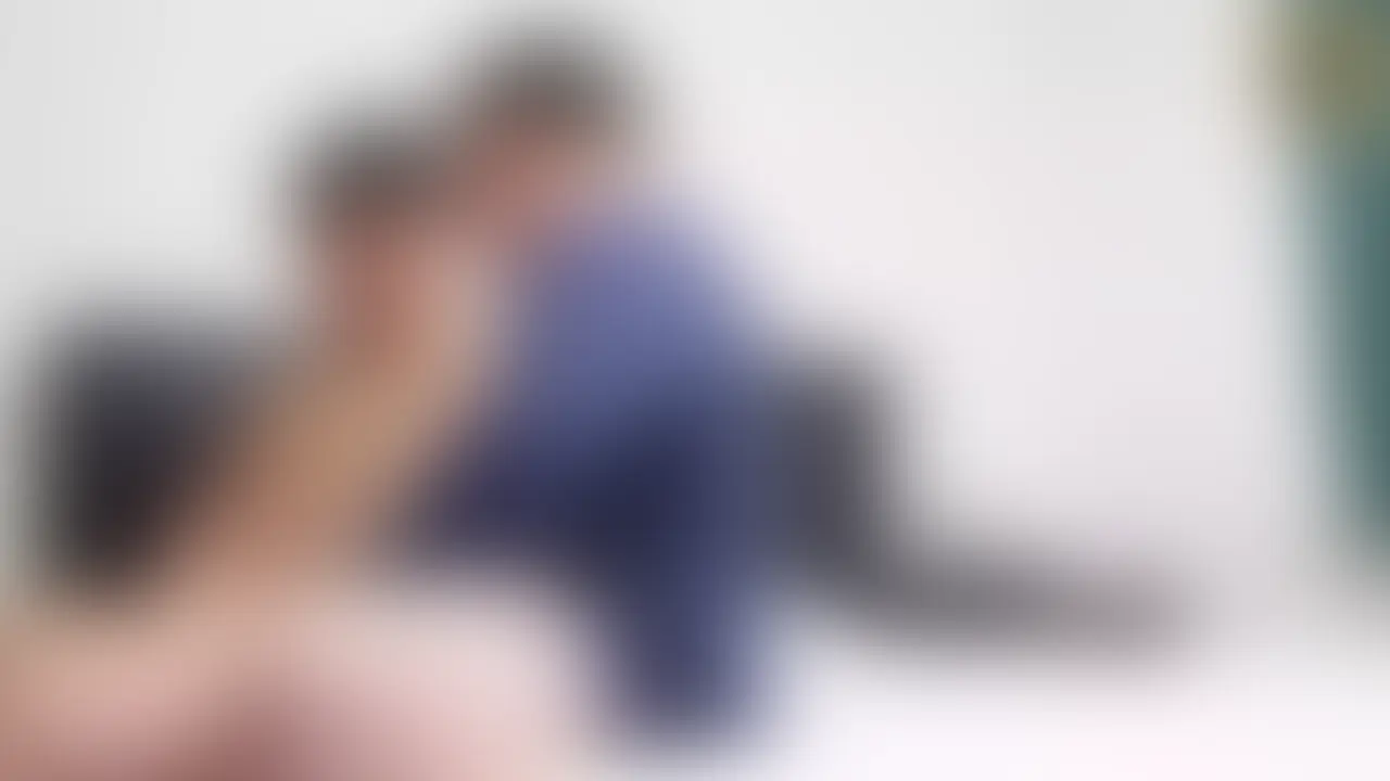 【本編顔出し】監督がいないスキにエッチしちゃった！ sample 1