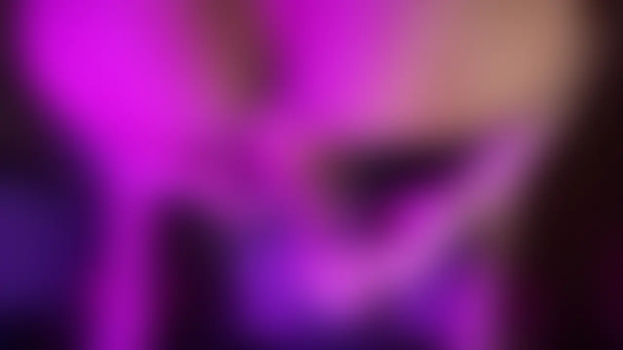 【無料プラン限定】紫ライトで照らされたおしりがドアップで丸見え♡ sample 1