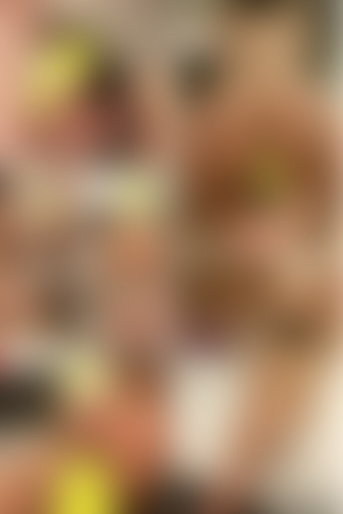 皆様こんにちは。
いつもありがとうございます。
今回は「精飲大好き変態JDとレロレロエッチ Part2」になります。
前回対戦時は口内射精後、何事もなく精子を飲んでくれたぽっちゃり系のの美人女子大生と再戦。
早速変態っぷりを発揮してくれ「チンポ大好き~」発言からの、
旦那を寝取られた松居一代ばりにこれでもかとしゃぶりまくっています。
あと何気に前回は気づきませんでしたが巨乳巨尻。
そしてフェラチオが上手い・・。
これはもしや最強なのでは・・。
迫力のデカ尻を眼前にスーパーフェラチオラッシュであえなく口内射精・・最後はカメラに向かってダラーっと垂れ流して見せつけてきました・・。
よろしくお願いいたします。 (2/2)