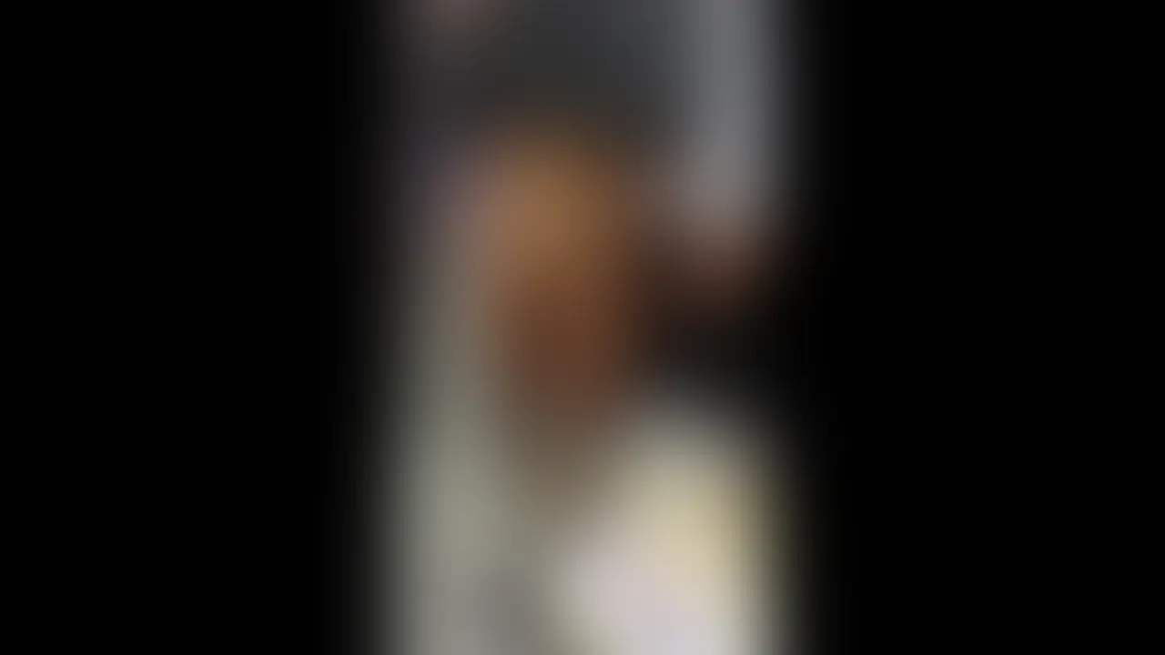 アダルトショップってこんな事していいのかな・・・お客さんの目を盗んでお店の中で全裸になったりエッチな遊びしちゃいました💛 (2/2)