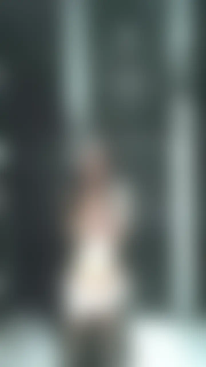 お疲れ様です、ももかです❤
前半の予行演習では終われませんでした……。
シャワーの熱気で火照りきった身体。
もう指先だけの刺激じゃ足りなくて、隠し持っていた強力ローターを一番敏感なところに押し当ててしまいました。
シャワーの激しい水圧と、ローターの容赦ない振動。
事務職としての理性をかなぐり捨て、元アスリートの身体が本能のままに弓なりに反り返ります。
狭いシャワー室に響き渡る、自分でも引くような生々しい声と、激しい水音。
動画の後半、極限の絶頂が襲った瞬間。
膝の力が抜け、お湯と混ざり合うように大量失禁してしまいました。
何度も、何度も、意識が遠のくほどイキ乱れて、白目を剥いて震え続ける無様な姿。
事務員がシャワー室でメスとして完成してしまった動画。
myfansにログインして、私のすべてを出し切った「決壊の瞬間」、じっくり観察してくれますか?
#28歳 #事務職OL #元アスリート #裏垢 #シャワー #バスタイム #ローター #絶頂 #失禁 #お漏らし #潮吹き #大量失禁 #生音 #アヘ顔 #白目 #フル動画 #myfans限定 #独占公開 #オナニー #トイレ #お風呂 #M女 #SM (2/2)