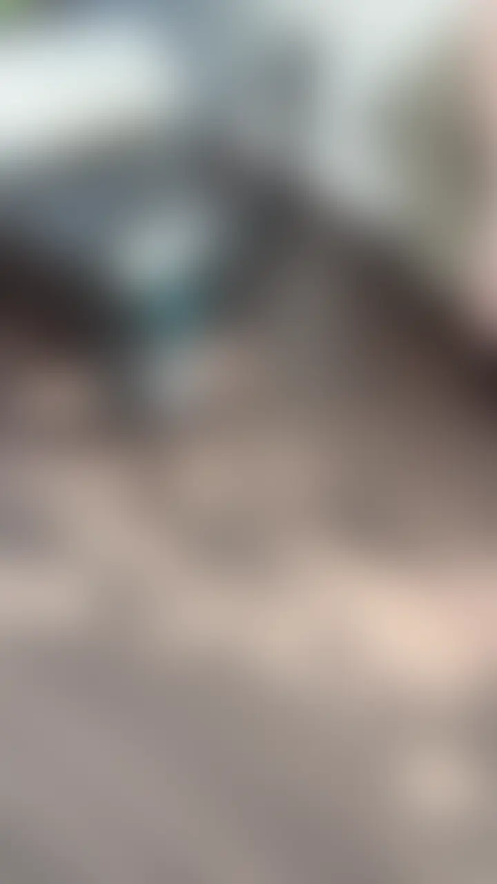 みんな知ってるあの子と4P大乱交しちゃいました。
完全顔出しフル1時間31分

⚠️期間限定で限定価格で販売します。

【内容詳細】

正直、今回の相手は説明不要かもしれない。

SNSやおすすめ欄で一度は見たことあるレベルの人気YouTuberちゃん。
画面越しでは何度も見てきたけど、
実際に会うとやっぱり存在感が違う。

最初はみんなで集まってワイワイ。
動画では見られない素のテンションだったり、
裏話だったり、終始笑いっぱなし。

人気者なのに全然気取ってなくて、
むしろ場を盛り上げるのが上手い。
自然とみんなの中心にいる感じが、
「ああ、この人だから人気なんだな」って納得できる。

時間が経つにつれて、
撮影の時とは違うリラックスした表情も見えてくる。
画面の向こうの存在だった人が、
普通に隣で笑ってる不思議な感覚。

普段の動画では見られないオフの空気感、
仲の良いメンバーだからこその自然なやり取り、
その全部を詰め込んだ特別な一本です。

ファンなら思わずニヤけてしまうような、
レアな一面がたくさん収録されています。 (2/2)
