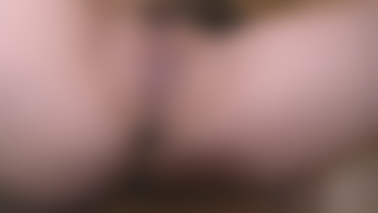 【個人ハメ撮り043あおい】
等身大が素敵なふんわり関西女子とドライブデート💘
★本編完全顔出し
【本編】
等身大の関西女子とドライブデート💘
関係地も話し方で仲がいいのがわかります。
あいにくの雨だったけど、
ホテルに入ればそんなことは関係ない。
甘えん坊で寄り添ってくれて、
いちゃいちゃしてたらすぐに勃起しちゃう。
さっそくシャワーも浴びずに1回目のSEXに。
愛らしい顔立ちで
「舐めてもいい?」って言われると超興奮しますよね。
いっぱい気持ちよくしてもらったから
お返しにクンニと手マン。
気持ちよがってる顔も可愛いw
我慢できずに和室の床でいきなり挿入。
顔を見ながら正常位→バック
お尻もすごくきれい。
ベッドに移動して騎乗位でいっぱい責めてもらう。
騎乗位がうますぎてすぐに出ちゃいそうにw
「もっといっぱい奥突いて///」
ベッドでも奥までガンガンついて、
「顔みたい///」
ということで正常位へ。
「出てるとこ見たいから顔に出して///」
という変態な要望に応えて
最後は顔射でフィニッシュ。
もちろん、これで終わりではないけど、
とりあえずいったん休憩して
一緒にお風呂に入ることにしました。
普段とSEXしてる時のギャップがかなりエロい🥰 (2/2)