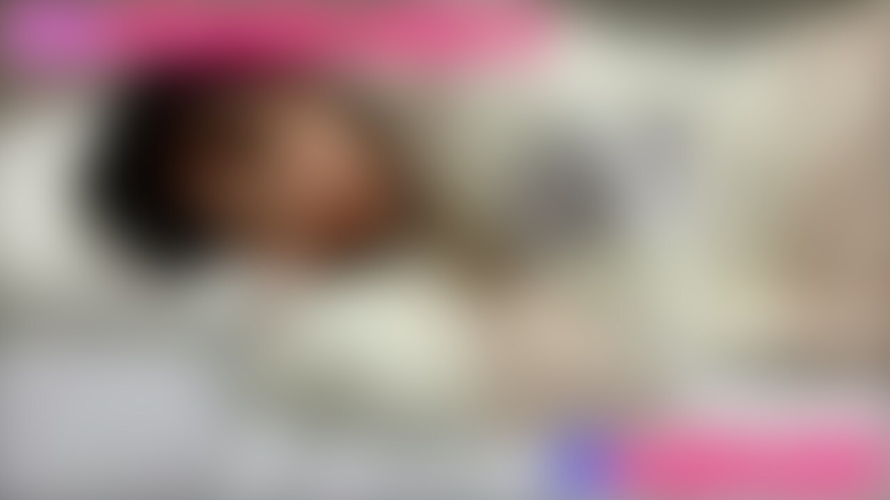 【ファン限定フル動画】🎁
彼女が僕の家に泊まった日、沢山身体を重ねて愛を確かめ合うカップル。
2024/10/16日深夜2時に彼女が僕の家に急に泊まりに来た。寂しかったから来たって言ってパジャマ姿の可愛い彼女は僕が寝るベットに一緒に寝ようとしたら、「今日えっちしないの?」と僕に投げかけてきて僕は彼女の性欲の強さに勃起して彼女のファスナーを開けておっぱいを沢山舐めておもちゃでイかせてあげたら彼女もおちんちんが段々欲しくなってきて僕のちんちんをしゃぶりまくった後に早く突いてとおまんこ広げて構える彼女… (2/2)