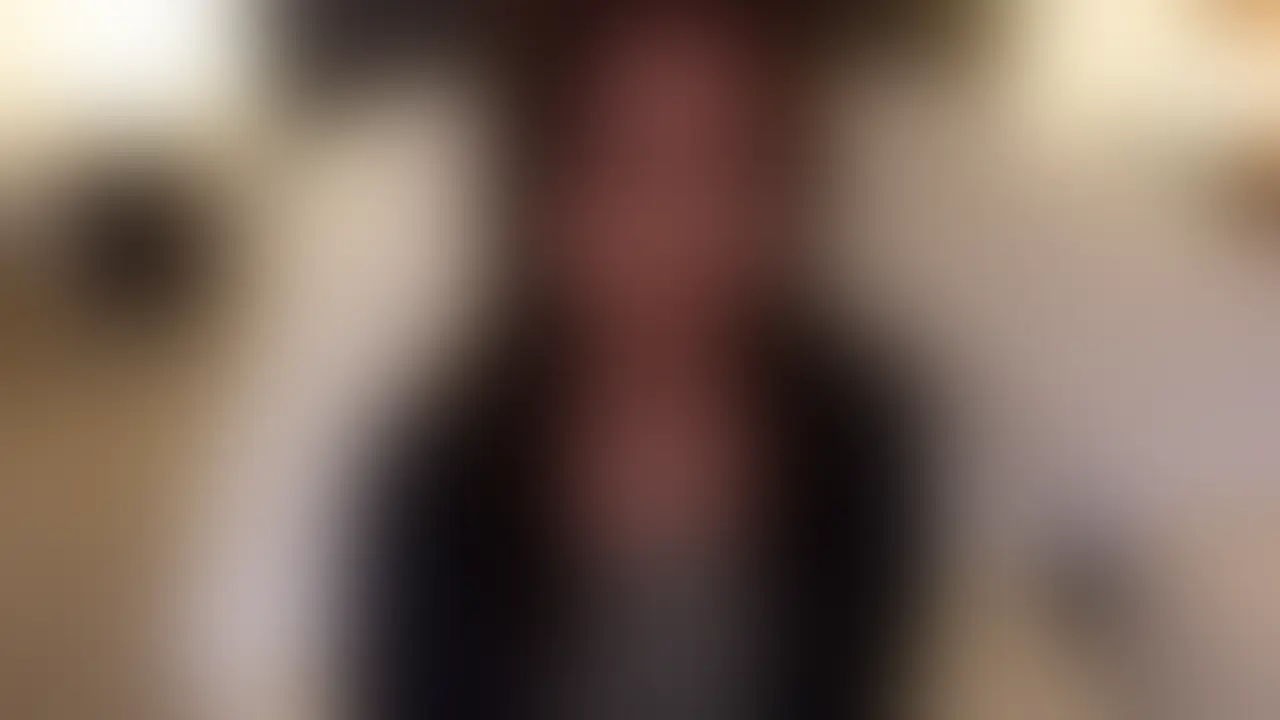 こちらは、全編ぼかしの入った動画です。 雰囲気をお楽しみください🥰
【匿名度AA:トップシークレット!】フードコーディネーター@代官山/貪るように分厚い舌を絡ませるキス/唾液交換ごっくん大好き/癒しスマイル見つめフェラ/亀頭・裏スジ・タマ舐めフルコース奉仕/ヨダレまみれ乳首舐め/ザーメン全飲みごっくん
よだれが漏れちゃうキス👄とフェラチオ💕
こんにちは、ど素人ポルノ@麗子です。
今回のAVごっこは
代官山にある料理教室🍽️
でフードコーディネーター
として活躍されている
お友達のWちゃんのえち動画🔞です。
旦那さまに初めてお会いした時に
全身のホクロを探したくなりますね
と、セクシーな褒め言葉なのか
大胆すぎるシモネタなのか
発言する男性によって伝わり方が
真逆になるような口説きでイチコロになって以来
首元のホクロが目立つようなファッション
にこだわっているという
エロアピール💋に余念がない脳内変態おくさま
そんなカマトトな彼女に今回プレイしてもらったのは…
舌と舌を絡ませあう激しいキッス👩❤️💋👨で興奮してしまうWちゃん、
ヨダレの交換までして、これは《生ハメ交尾》と呼んで差し支えないでしょう。
ヌルヌルになった舌👅と唇👄を怒張したイチモツ🍌に這わせて刺激すると、
巧みなリップサービスを展開😍
射精💦に導くと、特濃男汁をお口で味わい飲み下したのでした💯 (2/2)