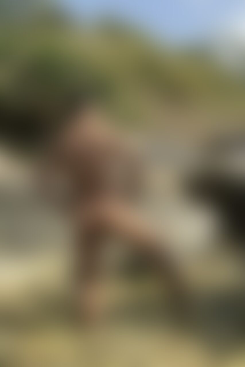 外で脱ぐの気持ちいいw sample 3