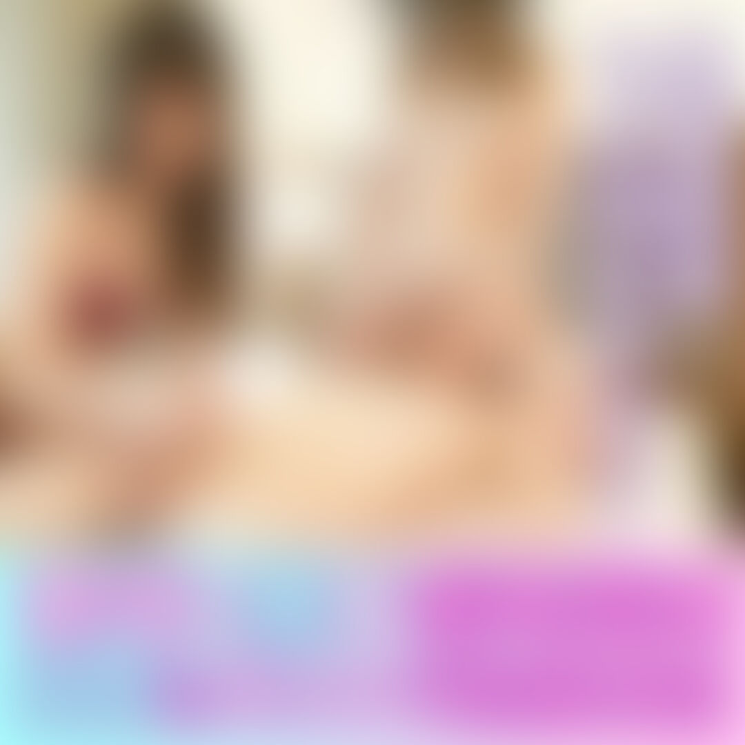 美咲さんコラボ🩵
体全体がすっごく敏感になってるねぇ❤
乳首もおちんちんも
まだなぞってるだけなんだけどなぁ☺
ふふっ♡
マゾくんの体ザコくてかわいい~💓
お顔椅子にしたり
お尻の穴で遊んだり
今日はマゾくんの体でいっぱい遊ぼうね👿♡ (2/2)