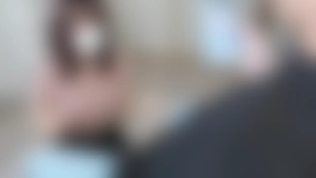 ［いいね♡］を押してから見てもらえると嬉しいです💗

今日は、スマホゲームに夢中なまおくんに…イタズラしちゃいました😈💗

スボン越しにおちん◯んをさわさわ…って優しく触ってたら、だんだん…♡
そ~っと上に乗って、お尻でぐりぐり刺激してあげました🍑💕

最初は布越しに、、
そのあとは、ストッキング越しにローションぬるぬるで🍼💗
気持ちよくて悶えてるの、すっごく可愛かった🥺♡

尻コキ、ちゃ~んと我慢できたから…ご褒美タイムっ❣️
手コキでいっぱい焦らして、いっぱい可愛がって、、
最後はお尻に……🍼💦

今回も見てくれてありがとう~！！
良いなと思ったら「いいね♡」で応援よろしくお願いします♪ もっと甘い時間をお届けできちゃうかも…😈💗？？

カップル / 素人 / 個人撮影 / おっぱい / ハメ撮り / 人妻 / 巨乳 / フェラ / オナニー / 変態 / 裏垢女子 / パイパン / 美乳 / 中出し / 手コキ / 顔出し / エロ / 夫婦 / 流出 / イチャイチャ / M男 / 痴女 / 美乳 / 小柄 / サキュバス (2/2)