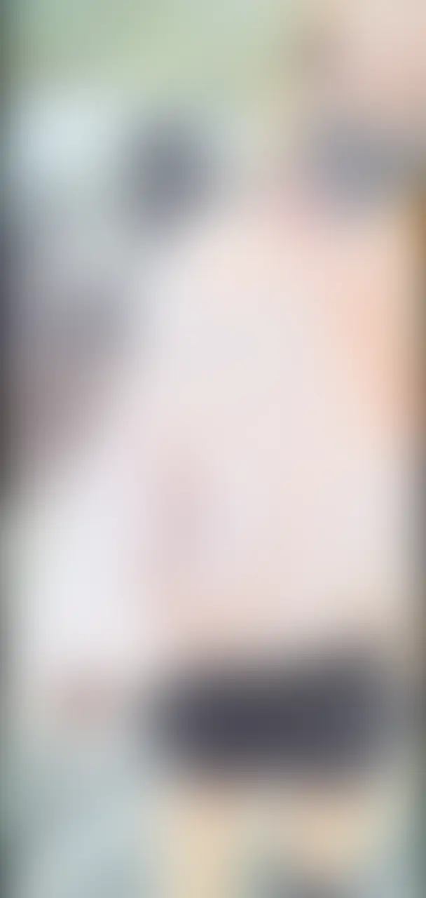 このミニスカお尻丸見えなんだよね。後ろから撮ったのも上げるね🩷 sample 1