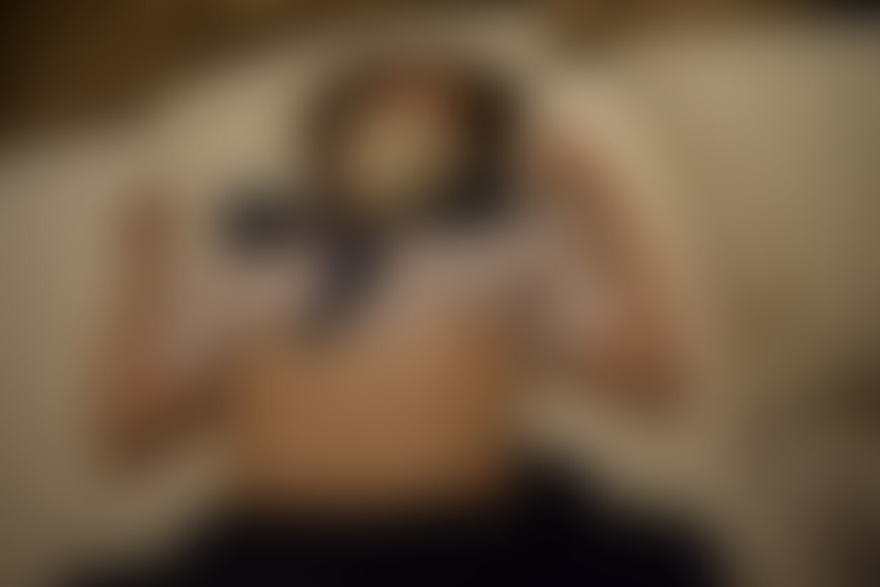 さえちゃんとベッドイン。別角度から。
セックス始まるとめっちゃくっついてきて、すぐイってしまうさえちゃん。
さえちゃんの大好きホールドや逝きっぷりを実際体験したら虜になるよw
最後はがっつりピル無し中出しで〆
約46分と長いので、是非最後まで見てね・・! (2/2)