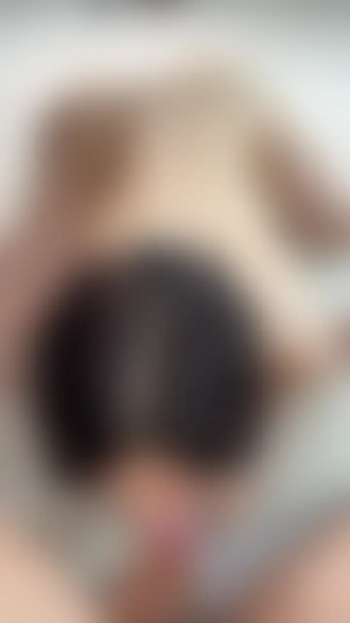 25歳彼氏持ちのスレンダー女の子にぶっといおちんちんズボズボしてきました
お尻からウエストにかけての身体のラインめっちゃエロくないですか。この子ほんとおちんちん好きな感じ伝わってきますよね。
最後は正常位で思いっきり射精してます。 (2/2)