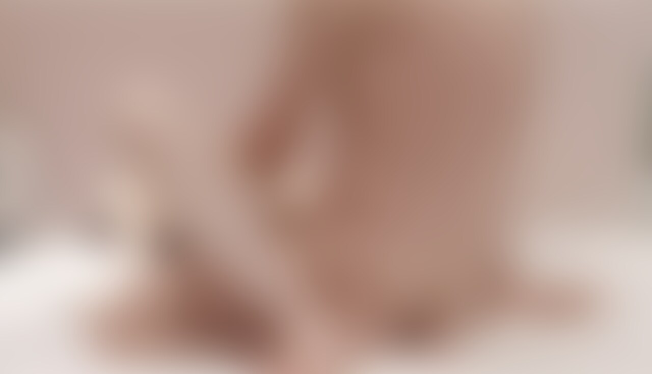なんか、下着なんだか裸なんだかわからないような、レインボーのランジェリー着せられた(笑) (2/2)