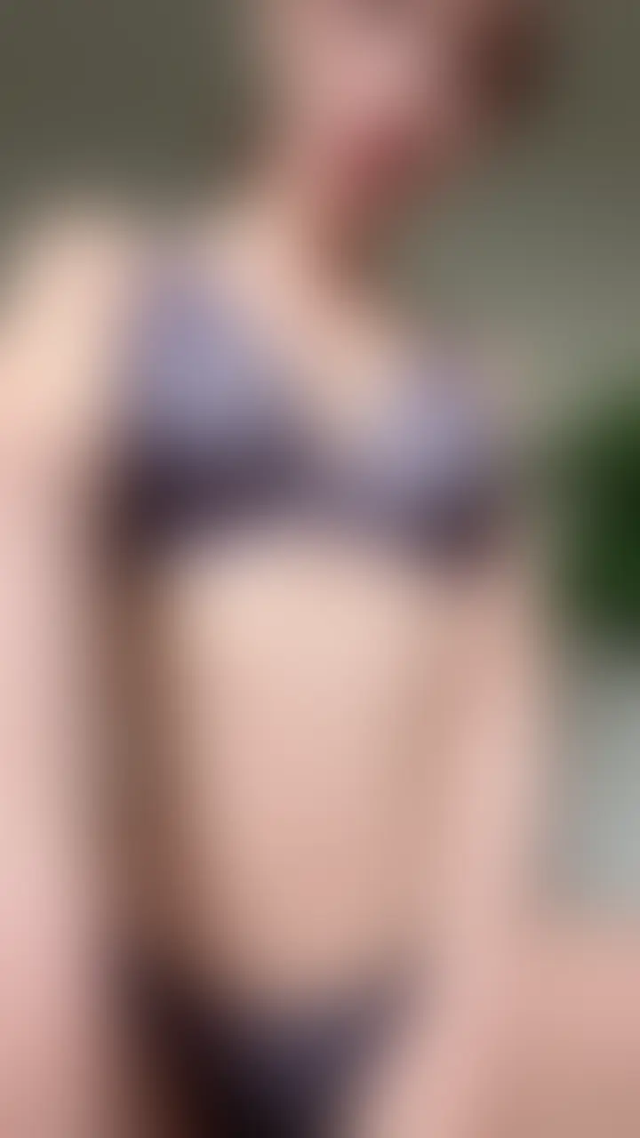 床オナ動画になってます♡

最初はおっぱい揉んだり、
乳首強くつねったりして感じまくり///😳

そのまま直接クリ触ったら
気持ち良過ぎて腰浮いちゃう、、、❤️‍🔥

そして床におま⚪︎こ擦り付けて
変態オナニーしちゃいました🥺

自分で気持ちいいところ当てながら
腰動かして喘ぎまくり💗

ハマっちゃいそう…🫣

再生時間：10分37秒


#オナニー
#床オナ
#乳首オナ
#腰ヘコ
#変態
#美乳
#美女
#AV女優 (2/2)