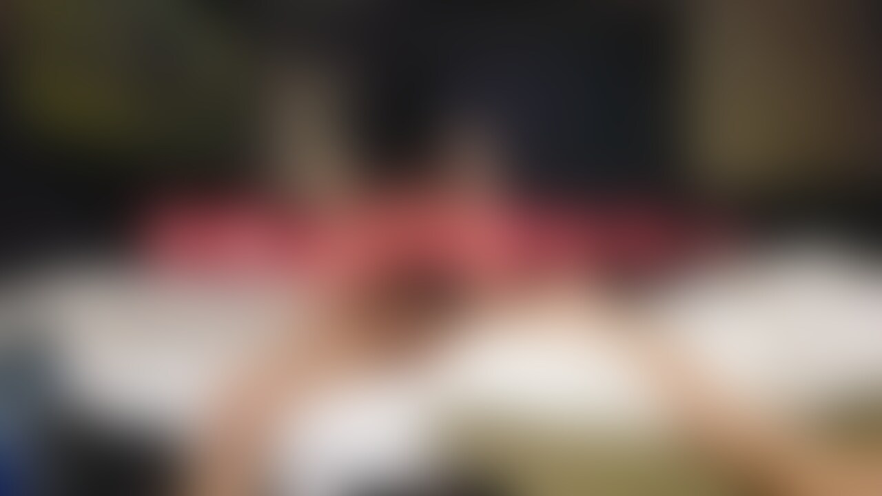 ヨダレたっぷりでジュポジュポと卑猥な音を立ててチンコをしゃぶる変態人妻。ノーハンドフェラがとても気持ちいい。 (2/2)