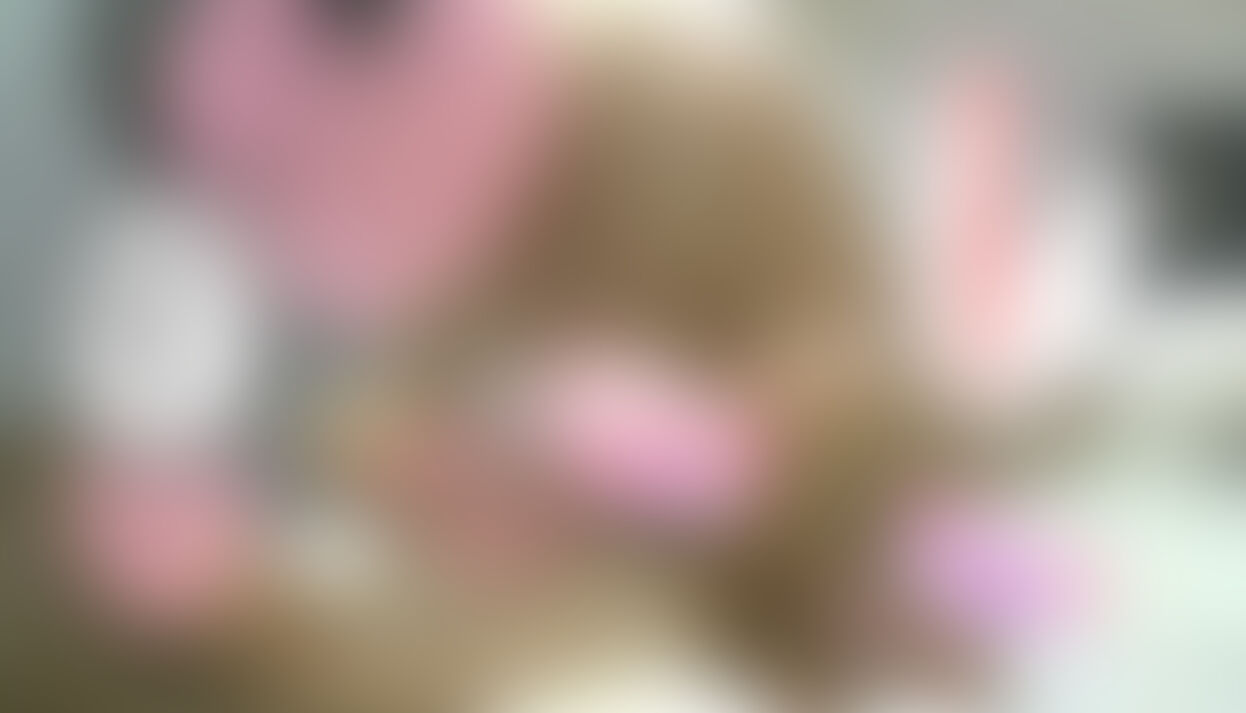 全裸ルーズソックス姿の白ギャルちゃん
しかも夏の海で日焼けし水着の跡がクッキリ残る身体が凄まじく卑猥ｗｗｗ
その形の良いおっぱいを揉まれながらの撮影！
素晴らしいおっぱいを堪能したら興奮し先汁が出てヌルヌルのチンポを避妊なしで白ギャルちゃんの
美マンコに挿入～♪

バックで出し入れするとチンポの先端が子宮口に強く当たり凄く気持ち悪そうにする白ギャルちゃん！
僕の生チンポが相当嫌なんでしょうねｗｗｗ

そして正常位でチンポを出し入れするとプルン♪プルン♪っと揺れるおっぱい！！
水着の日焼け跡が残るおっぱいが揺れる様は圧巻！
コレだけでも抜けるかとｗｗｗ

その素晴らしい身体を見てるとチンポも我慢の限界に！
画面上では「膣内射精カウントダウン」表示が！
全裸ルーズソックス姿なので「種付けプレス中出し」スタイルで白ギャルちゃんの膣奥にチンポを押し込み
「膣内射精カウントダウン」表示が０になるとチンポを根本まで押し込み中出し射精開始！

種付けプレスで完全に身体を押さえつけられているのに上半身をなんとかよじって逃げようとする白ギャルちゃん
しかし下半身は足を広げ上にあげて抑え込まれ僕の腰とチンポで抑え込まれてるので逃げられないｗｗｗ
最後の１滴まで子宮口に射精したらチンポを引き抜き中出しオマンコチェック！

白ギャルちゃんが立ち上がると「ブピュっ！」っと音を立てて吹き出す濃厚ザーメン！
白ギャルちゃんのオマンコの締りが凄く良いのと僕の射精した精液がメッチャ濃いのでこの素晴らしい精液噴出シーン
が撮影でき最高～♪
しかも濃厚ザーメンが白ギャルちゃんの綺麗なオマンコからトロ～っと垂れている様子もバッチリ！！
中出しも気持ちいいですが中出し後のこの超絶卑猥な精液逆流シーンもバッチリ撮影

このシーンを撮影するのにオナ禁１０日で精液を溜めただけはありますねｗｗｗ
しかしこの素晴らしいシーンを日本ではモザイクで隠さなければならないのが不憫すぎますね～(T_T)
その代わりに中出し射精時に「子宮内に入って行く精子達」のイメージ動画を小画面で表示しておりますｗｗｗ

動画　8分44秒 (2/2)