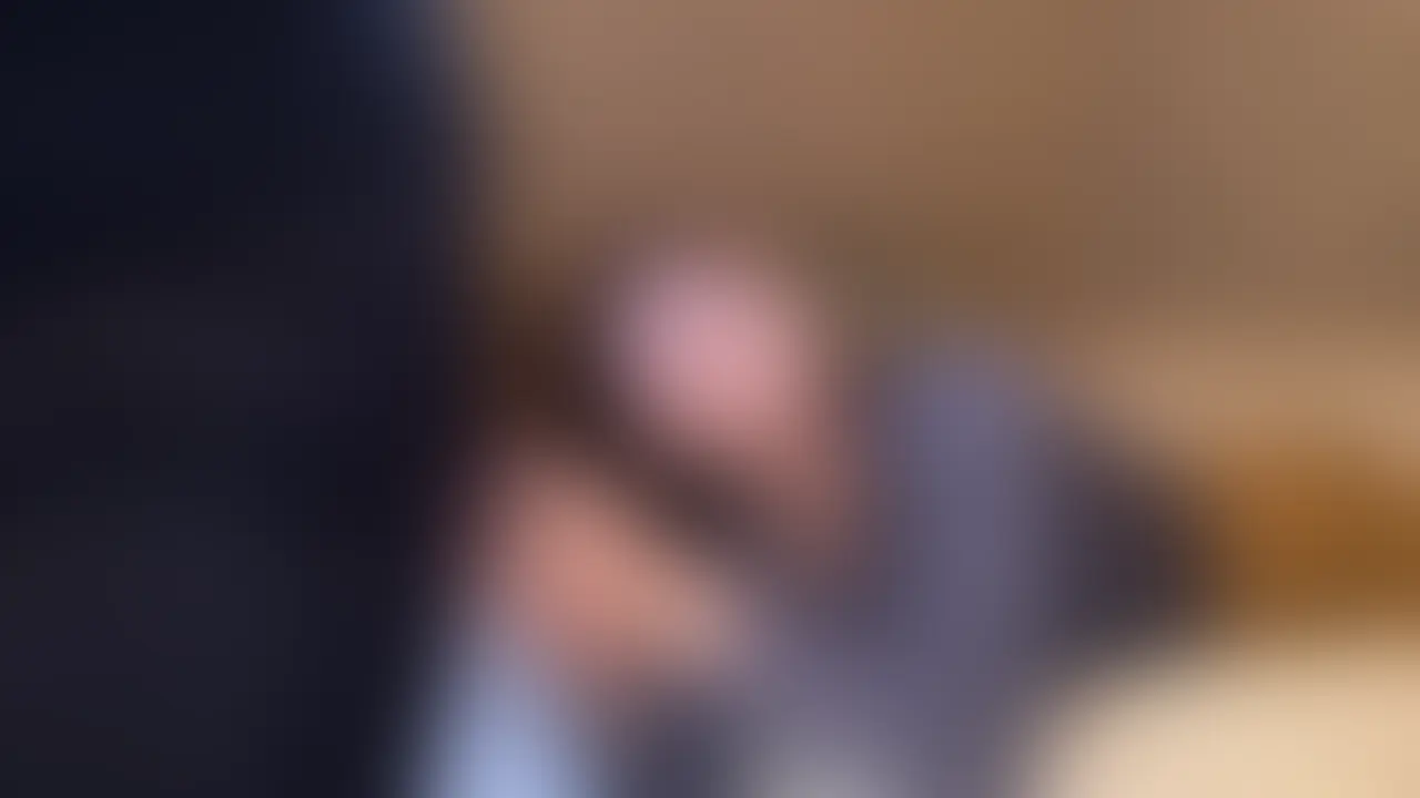 エチ友の真面目な若妻を誘ってラブホへ速攻イン。
部屋に入るといきなりのフェラ攻撃です。
普段は超マジメな彼女。エッチが大好きで涎を垂らしながら
僕のアレをしゃぶってくれました。 (2/2)