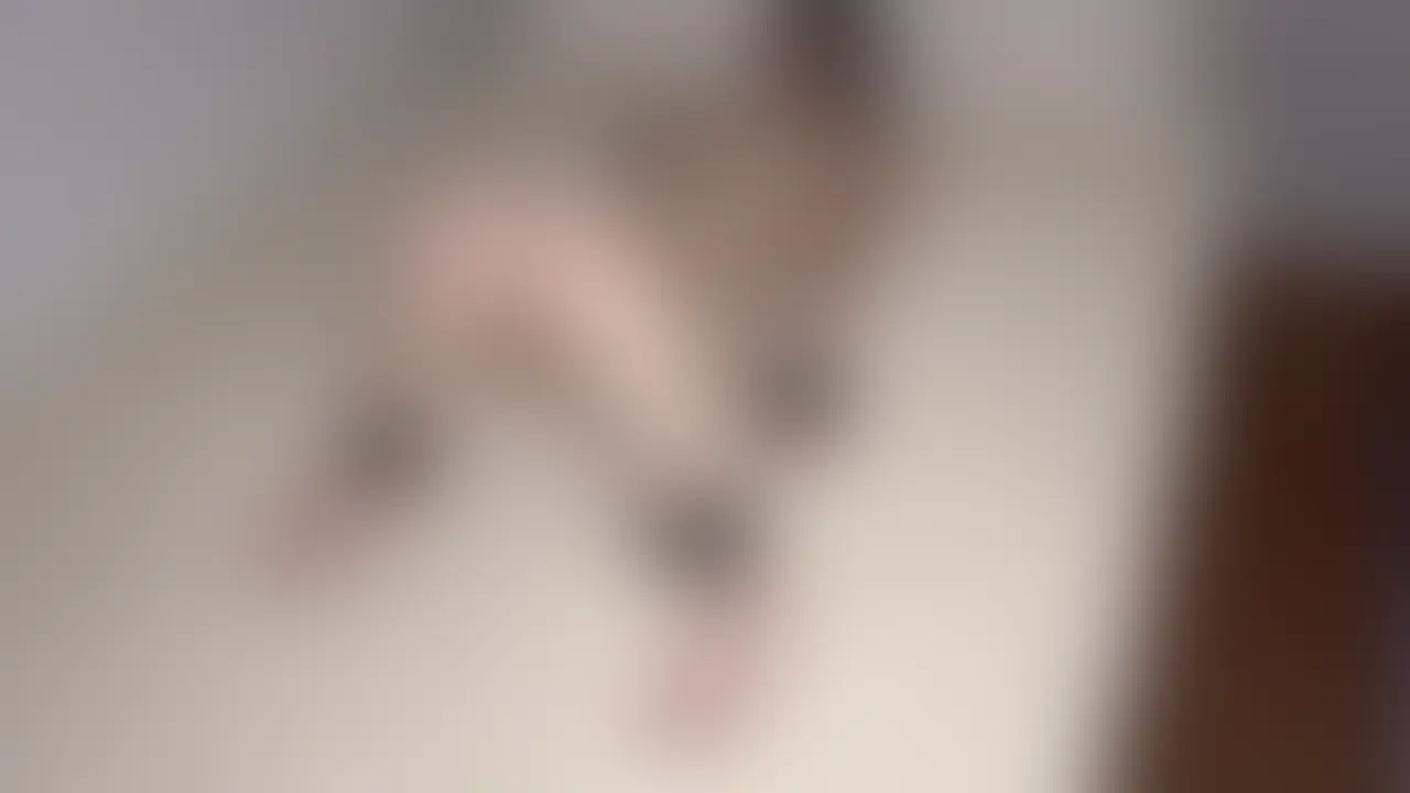 拘束されて”強 制”イキさせられた
動画となってます…///💜

手足を繋がれて、
さらに目隠しと猿轡で
抵抗できない状態に…

勝手にパンツの中におもちゃを仕込まれ、
ただ悶えることしかできない。。。

もうイってるのに
どんどんバイブ強くされて
全身ヒクヒクしながらイキかされまくってる姿
撮られちゃってます、、、🙈💗

再生時間：10分20秒 (2/2)