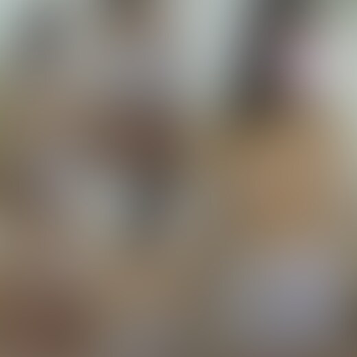 これは更衣室の中に仕掛けられたカメラの禁断映像になります!
無防備にかわいらしい制服を一枚ずつ脱いでいきます。
ワイシャツを脱ぐと真っ白でキレイな肌の下着姿になってしまいました。
純白の下着も清楚で彼女にぴったりな感じですね。
下からのカメラにも真っ白で柔らかそうな太ももとパンツ越しのぷっくりとした股間が素晴らしいです。
豪快に脚を上げて靴下を脱いでくれるのでパンティがワレメちゃんに食い込んじゃってますね(笑)
2着目の露出度高めのスケベマリーンちゃんです!
まずは普通に下着の上からコスプレを着用しますが、ブラジャーがはみ出しまくっているのが気になっていますね。
上の衣装を脱いでからおもむろにブラジャーのホックを外すと…ツンと上向きのぷっくり乳首ちゃんが丸見えになってしまいました!
アイドルのようにかわいらしい女の子の丸出しおっぱいはいつ見ても素晴らしいですね!
意外と大きい乳房が重力に負けずにキレイな形をしておりました。
そしてついに水着へのお着がえでです。
上の衣装を脱ぐと禁断のふわふわおっぱいが丸見えになってしまいます。
パンティ一枚だけの状態で水着を確認しながら一所懸命に紐を結んで身体に合わせていく様子も非常にかわいいです。
面積の小ささに若干戸惑いながらも何とか上の水着を着る、今度はパンティを脱いでアソコも丸出しにしちゃいます!
ナチュラルに生えた陰毛に好感触です。
下からのカメラにはかわいくて若い女の子のおまんこが眼前に迫ってくるのでエロ過ぎます(笑) (2/2)