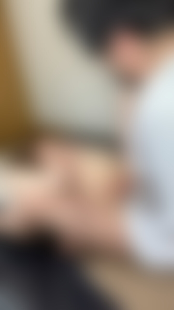 生挿入セックス!
正常位で挿入していると、潮吹きしちゃったんです!
ピュッピュと出てくる潮吹きが最高にエロい! (2/2)