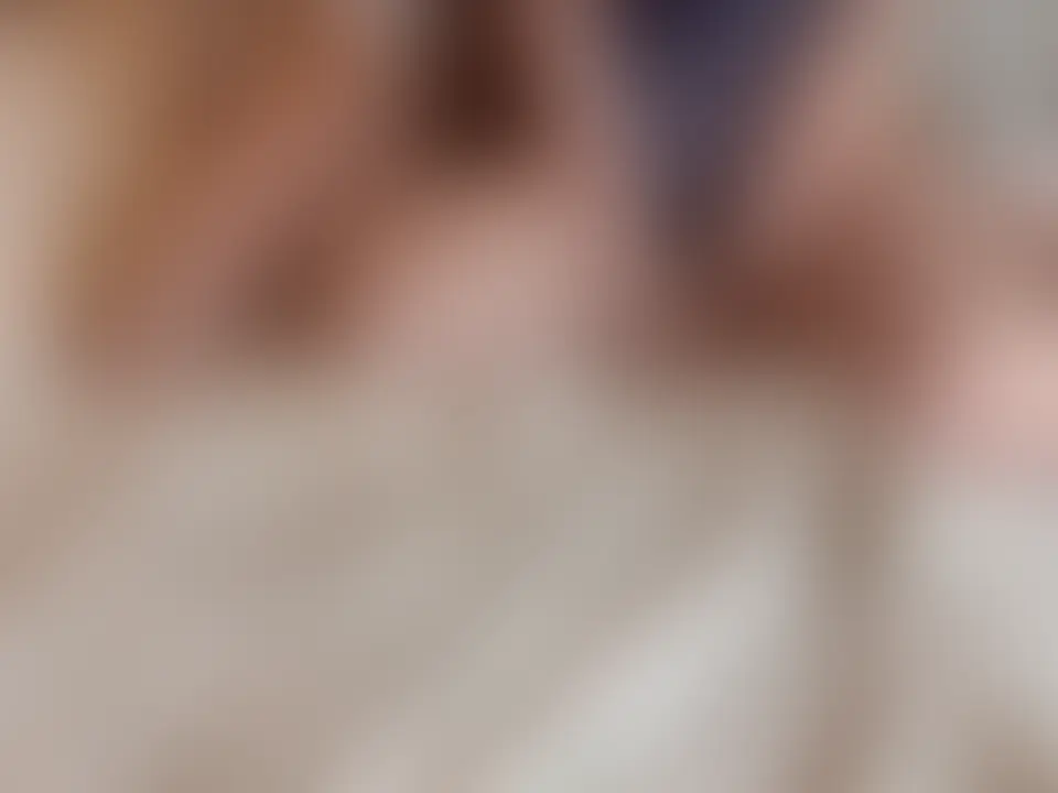 ドスケベ姿で超テク巨根の殿方にドロドロになるまで犯されちゃいました…♡
……………………………………
皆さんむちむちボディとオイルって相性がいいと思いませんか?
めちゃくちゃスケベで艶めかしいと思いませんか?
今回はそんなむちむちボディの私がドスケベピタコスで
オイルぬるてかの姿で巨根で有名な甲太さん(@_kouta_kouta_)とオフパコした時の様子をお届けします💗
圧倒的オスの筋肉でマゾメスモードの私は敗北間違いなしの展開に
大興奮しながらおま〇こ使っていただきました♡♡♡♡
オイルを使っての際どいマッサージも、
喉奥までクる巨根イラマチオも
まじで最っ高にすき♡♡♡ (2/2)