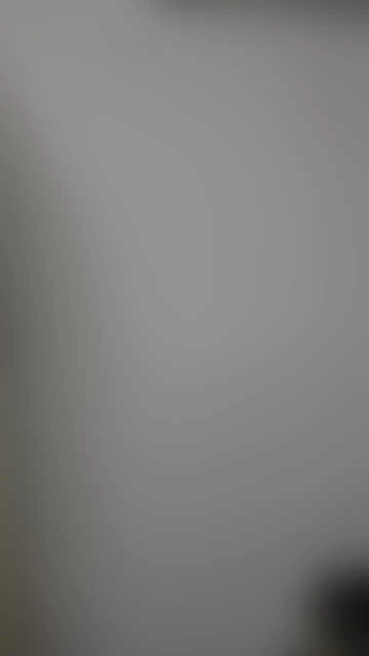 服を脱いで豊満なおっぱいの谷間にキュッとくびれたウエストの素晴らしい下着姿を披露してくれました。
真ん丸でピンク色の乳首も最高にキレイです。 (2/2)