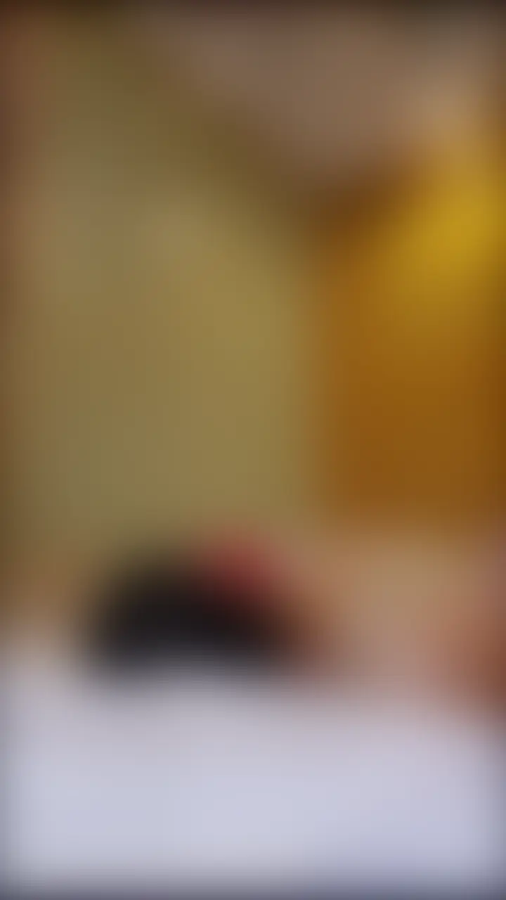 弥めいちゃんの顔騎舐め犬です✨

お風呂入ってないムレムレのアソコしっかり舐めてくれる❔❔
トロトロのお汁溢れて苦しいからって舐めるの止めちゃダメだよっ

～～～～～～～～～～～～
3アングル分の動画です
25分47秒 (2/2)