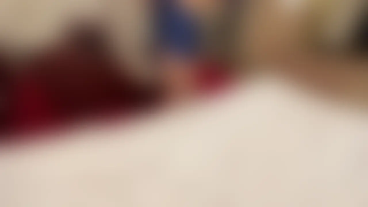 １１月追加ベーシック動画１本目・視点１

【体育会系人妻の押し付け正常位で中出しレオタード】
体育会系独特のサバついた人妻が
行為が始めると女の表情で巨根を悦び
押し付けピストンで子宮を突かれ
ビクつき絶頂で果てる人妻

視点１

元競泳選手の人妻。

ラブホテルの一室に連れ込み、
青いレオタード姿を着せる。

普段は体育会系でサバつくような、
性格の人妻も快楽の為には、
嫌がりながらも着衣。

筋肉質な身体が浮かび上がり、
新体操のレオタード。

彼女の目は肉棒を、
舐め回すように見つめ、
朝から欲しくて溜らなかった肉棒を、
丁寧に口に含み膨張させる。

ビクビク脈打つ亀頭に舌を這わせる。

血管浮き出る巨根を嬉しそうに咥え、
満足げに笑う彼女はレオタードの股布をずらされ、
待望のインサート。

正常位での押し付けピストンに、
堪らなくなり全身でビクつくメスに。

ズブズブと奥深く突かれ、
肉壁が精子を懇願。

巨根を絞め上げる、
人妻とは思えない中出し許容。

体が震え、子宮口を熱締め付け、
ドピュドピュと射精。

溢れ出る精液がレオタードを汚濁させ、
子宮から精子を垂れ流す元競泳選手 (2/2)