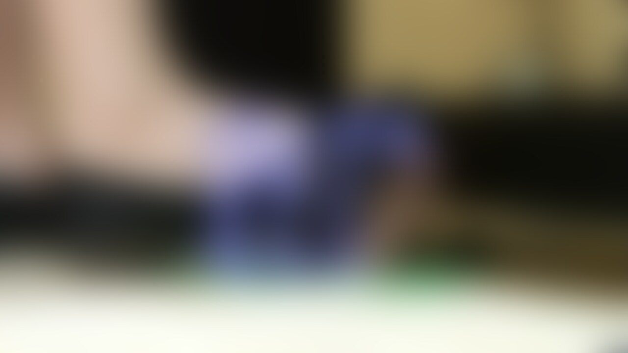 さなちゃんの私物パンプスでピアノちんこペダル
今回は普段履いている、そのままの靴で踏んでほしいとお願いしました。
裏はかなりすり減っていましたが、踏みごたえはあったみたいです。
CCDの映像は少し映像の波が入っています。ご了承下さい。
リズムに合わせて上下するペダルちんこ、ペダルが小さくならないように時々大きくして調整してからもずーっと踏み続けてます。
踏むのが大好きなさなちゃんでした。必死で勃たせようと竿を撫でてくれるさなちゃんが可愛いです。
射精シーンはありません。
11分18秒
モデルさんは20歳以上で販売許可得ています。 (2/2)