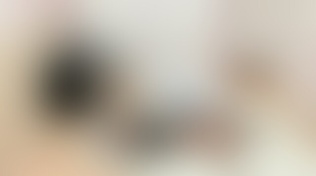 「マジで挿れないでください」人妻を呼び出して○○○挿入して勝手に中に出したらキレた
以前生活費に困っていると相談を受けたのでいろいろ援助して助けてあげたのですが、
「ちょっと今月も返すのが遅くなりそうなんですよね…」
と連絡が来たので一旦相談乗るから今送る指定の住所まで来てもらっていい?と返信しヤリ部屋があるマンションに知り合いの人妻を呼び出しました。
「じゃあ今月は返さなくていい代わりに口だけでいいからしてもらっていい??」といい、勝手にカメラを設置しましたw そしてフェラしてもらうところから映像スタートですw
しばらくフェラをさせていたのですがもう我慢ができなくなりおそっちゃいましたwww
「マジでやらない!!!!!」「マジで嫌だ!本当にやだ!」と必死に抵抗していますねwww
それでも問答無用でむりやりパンツを脱がして挿入しちゃいましたwww
ちなみに打ち合わせ等もしてませんw そのまま僕は腰を振り振りしておりますw
最後のほうも何も言わず勝手中に出したので、「本当にやだー!!」と怒ってますねwww (2/2)