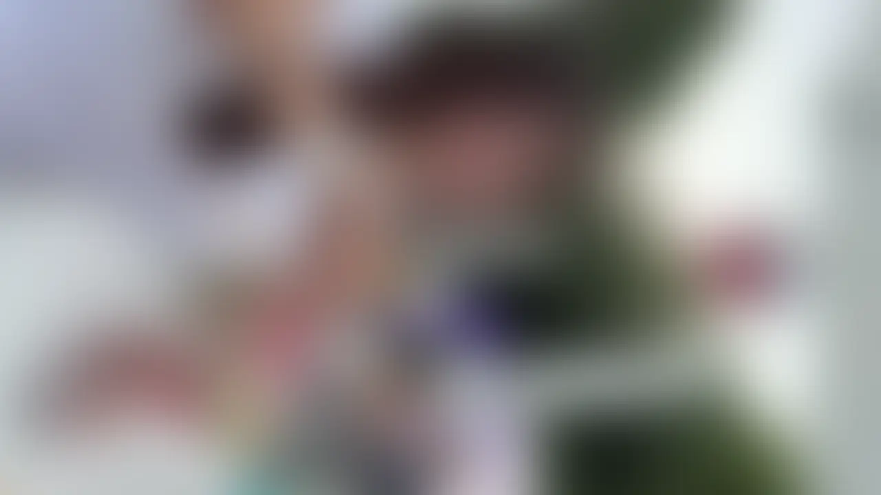 【単品限定‼️ SNS10万超えのアイドル級美女、ホテルで豹変して顔面騎乗でイキまくる！】

はじめに言いますが削除する可能性高いのでお早めに。。。

今回の子は、SNS総フォロワー10万人を超えてるアイドル級の可愛さの女の子。
顔もスタイルも完成されてて、普通に芸能界にいそうなレベル。
ナイトプールで東京タワー見ながらふたりで遊んだり、都内でご飯行ったりして、時間をかけて距離を詰めた感じですがすぐに仲良くなれました笑

サンプルでは少ししか出してないけど、本編ではその空気感とか、彼女の性格もちゃんと見えてきます。

ナイトプールで2時間くらい遊んで
ホテルに入った瞬間、空気が一気に変わって

可愛い顔でこっちを見ながら、自分から腰を動かしてきたり、
最後は顔面騎乗で上に乗って、必死にイキながら喘いでた。
もう完全に“素”になってて、表の顔とはまるで別人みたいに

この子をこういう形で撮れるのはたぶん俺だけで、
実際、彼女も「こんな自分見せたの初めて」って言ってました笑

カメラが回ってることも忘れてるみたいに、
自然体で快感に溺れていく姿がめちゃくちゃエロいです。 (2/2)