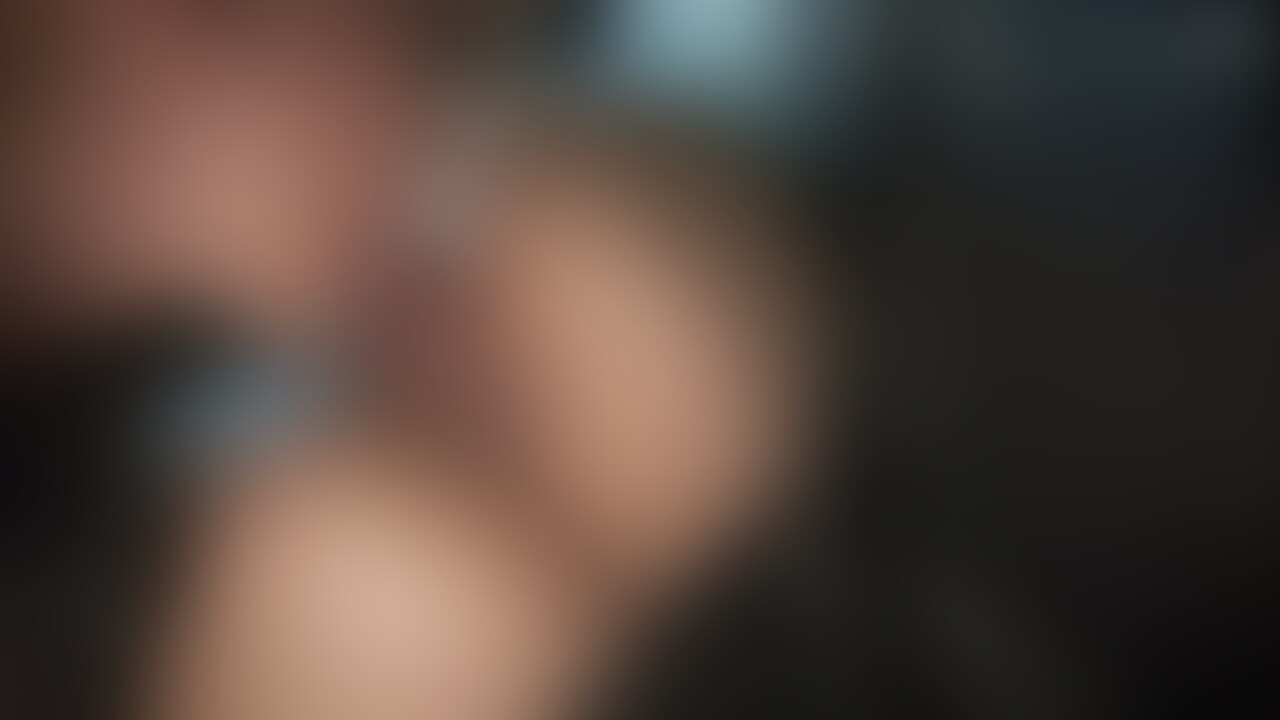勉強熱心な彼女に、車内で大人の中出しSEX。股を広げ、尻穴丸見えでおまんこを吸い舐める。 (2/2)