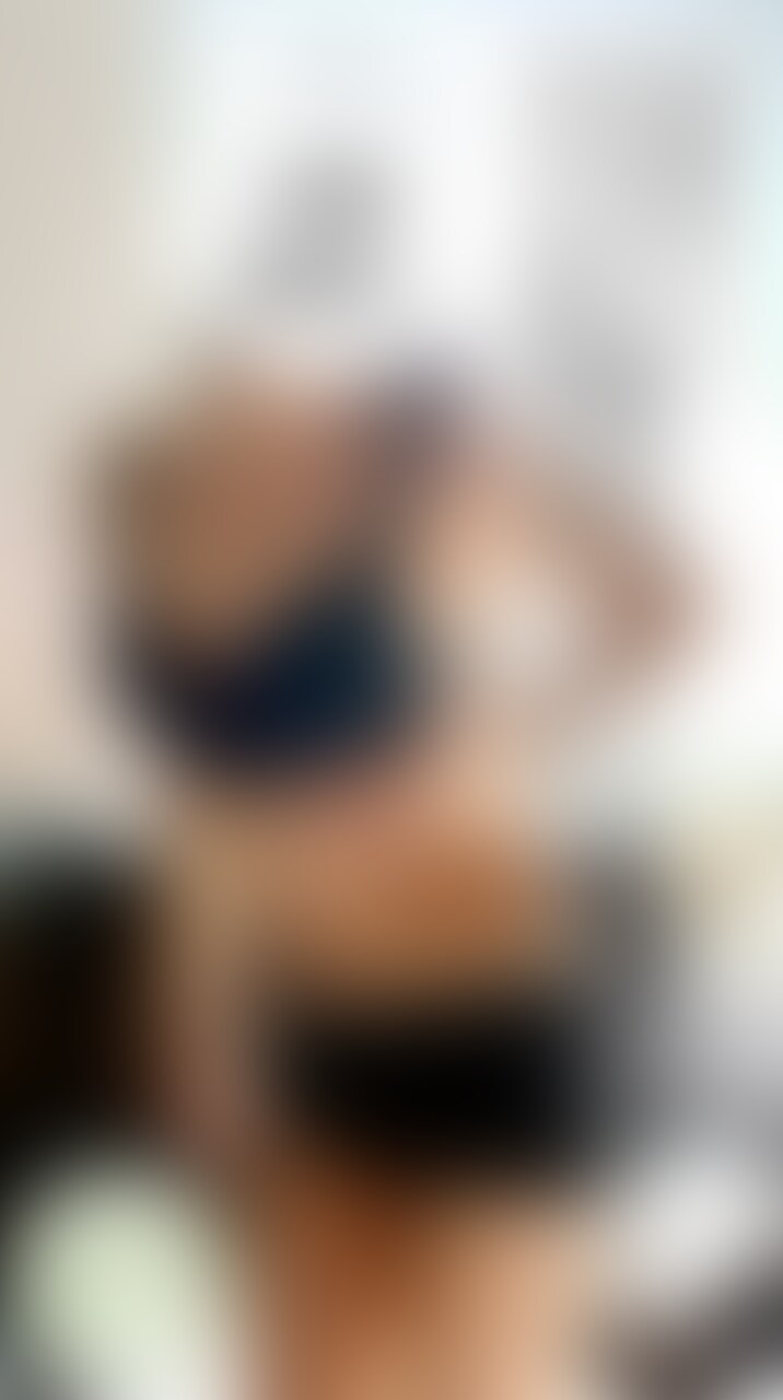 【M男性必見】逆転なし!女の子に蹂躙されるバトルフ○ック① ななこさん
「イったら負け」のSEXバトルがある世界。
本日デビューするのはモデル体型の美女、ななこさん。
デビュー戦ながら自信満々のななこさんは、
その自信に見合う実力とちょっとのズルで対戦相手を追い込んでいきます。
試合開始早々に勝利を確信し、相手を寸止めで弄ぶ余裕も見せます。
金蹴り、腹パンチ、顔面騎乗、壁顔騎、乳首69など、
数々の技で対戦相手を追い込んでから、
スタイル抜群の体を見せ付けるような騎乗位。
最初から最後まで主導権を渡さないので、
M男性の方、痴女、逆○○○好きの方は安心してご覧頂けます。
本編顔出し!
サンプルでお見せ出来ないのが残念な程、美人でありながら可愛いモデルさんです。
・出演者は18歳以上である事を確認し、本人承諾の上で撮影しております。
・第三者への提供・譲渡・販売は禁止させて頂きます。 (2/2)