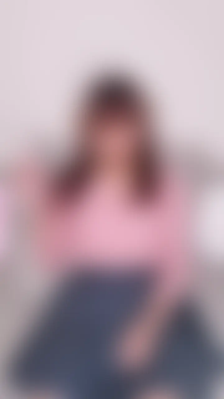 右上の「いいね❤️」を押してから見てくれると嬉しいな☺️
手持ちカメラを使っておなにーしているところを撮っていきます💞 (2/2)