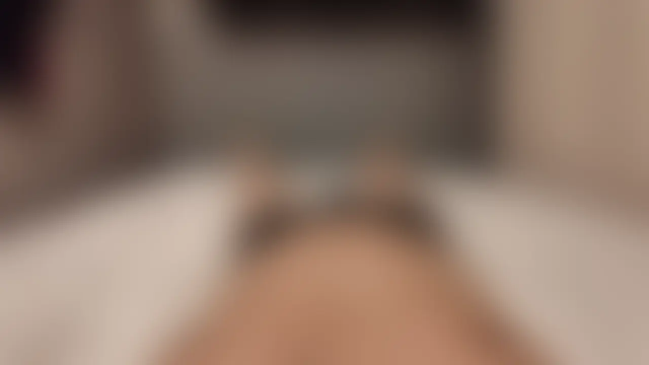 今回使用した手袋はアウローラウエディンググローブ色はレッドになります。
⚠️女の子はずっとタイツ姿のままになります。

【動画内容】
1.女の子が手袋をつける
2.女の子が男の上半身や下半身を触る
3.乳首を舐めながら手コキ
4.男を四つん這いにさせ、手コキや乳首舐め
5.男を立たせフェラ（別アングル2シーン）
6.手袋にローションをつける。
7.両手使って手コキ
8.乳首舐め手コキ
9.両手使って手コキで射精 (2/2)