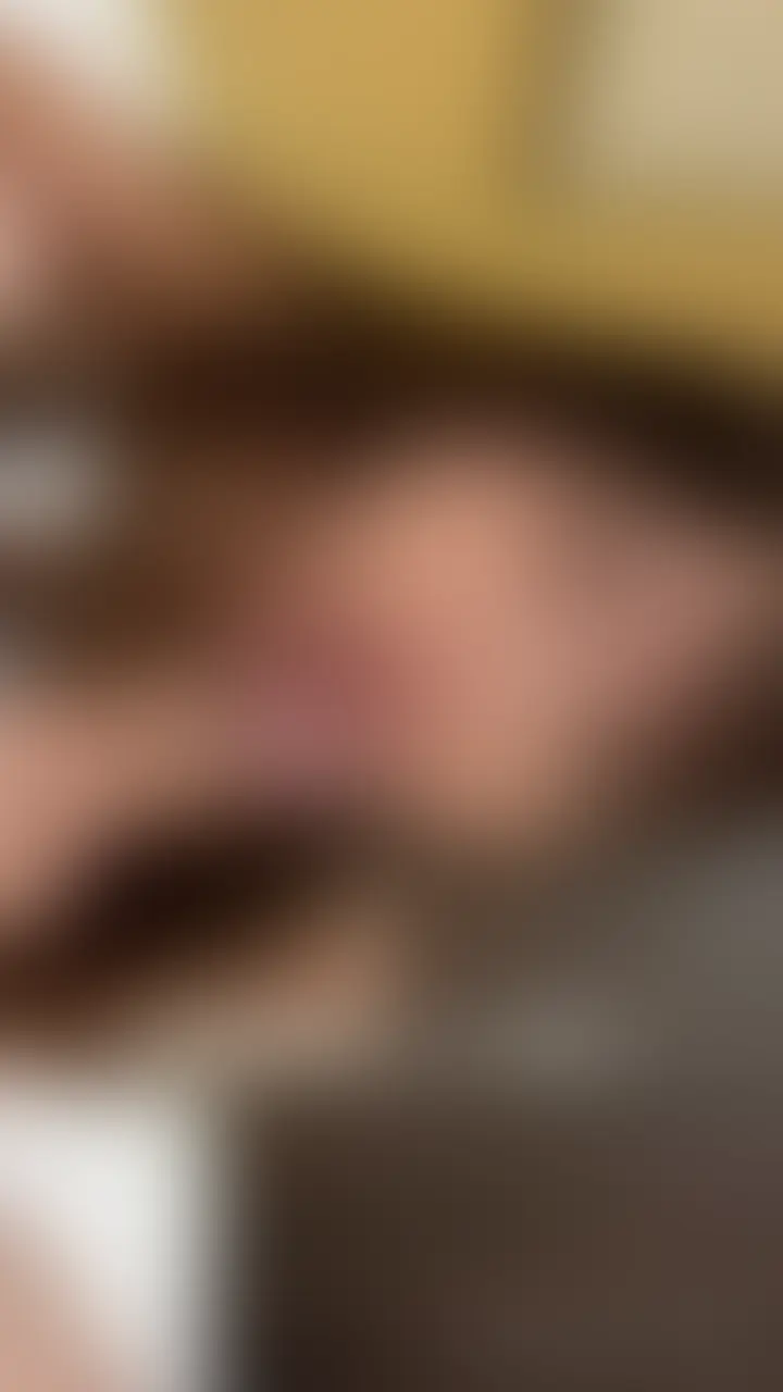 【小悪魔で低身長美女がエロかった】
いいねしてから見てくれると嬉しいです!
アポした美女が低身長なのに
スタイルが良すぎて、おっきいお尻に
ちっちゃなお顔!
いちゃいちゃしてからディルドおな鑑賞
お風呂で少し遊んでからハメ撮りしました!
超絶のフェラテクで、負けそうになりながら
騎乗位でまさかの生ハメ…
バックでお尻を楽しんで
正常位からまたバックで
プリプリのおっきなお尻に発射!
低身長で小柄の美女は
対比が凄かった☺️ (2/2)