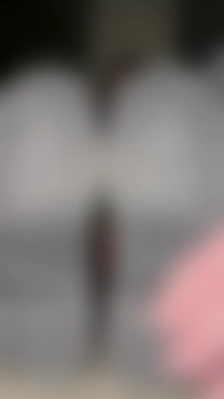 高身長美女25.5cmギリシャ型素足履き超激弱足裏くすぐり左足比べ！5分36秒

好評につき5回目の撮影でした！
ブーツ脱がせからの拘束1分11秒、足比べ18秒撮影してます！
終始弱く足を引いたり爆笑したりしていました！
 ツイッターでご要望やリクエスト承っております！ ID:FDksgr4 (2/2)