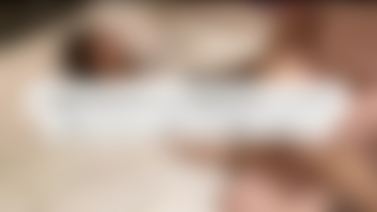 21歳JDまなちゃんの処女卒セックス⑦
すっかりちんぽの虜になっちゃったマゾJDまなちゃん。さっきまで処女だったとは思えないほどの堕ちっぷりですね、勿論膣奥はまだまだ開発初期段階なので強い圧を掛けると痛みを感じてしまうのですがw
しっかり丁寧に腰を振って弱いところに当たるようにしてやれば、処女でもこんなに気持ち良くなって乱れてくれるんですよね。折角なので彼女のスマホを勝手に操作してハメ撮り撮影してやりました。パスワードは事前に快楽責めしながら聞き出し済みです(╹◡╹)
知らない人に襲われて○○○されたはずなのに、まるで恋人に向けるかのような色気たっぷりの視線を送ってくる上に、ディープキスまで受け入れちゃっているまなちゃん。処女はチョロいですね、もっとハマらせていきましょうか🥰
このシリーズのフルサイズ動画はこちら↓
https://myfans.jp/posts/830b5b6d-20cd-4c54-a483-96fbe080262f
こちらの動画をより鮮明に見たい方はこちら↓
https://myfans.jp/posts/2d08f974-6f83-4e03-b9c2-b0fb8602b27e
気に入った動画にはイイネやシェアで反応して下さると嬉しいです。メッセージや質問箱等への感想・フォームへのリクエストもお待ちしています (2/2)