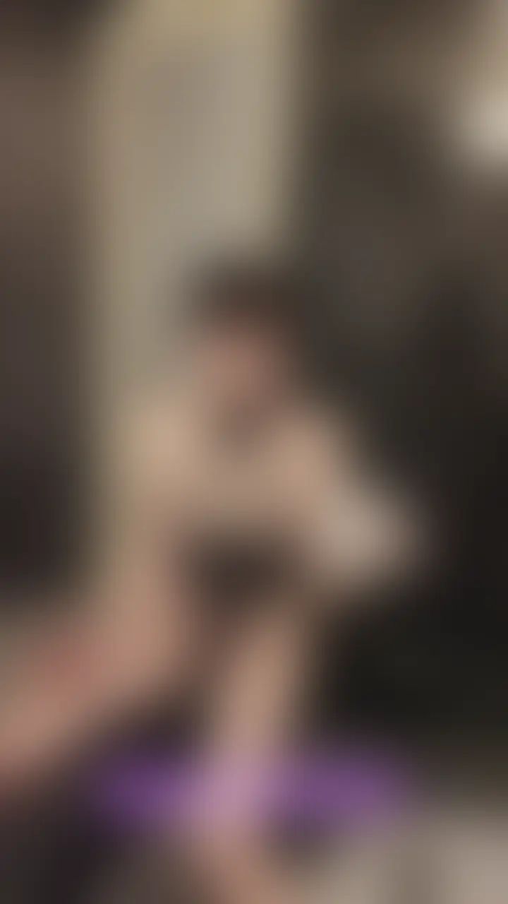 カメラの前で初めての潮吹き…💧
💗右の【いいね♡】で応援してもらえたら嬉しいです…(⸝⸝› ‹⸝⸝)💞
今回は、ことはにとって本当に忘れられない撮影になりました📸✨
前の撮影で「…あっ、出ちゃうかも💦」って思ってたのですが、
今回はもう我慢できなくて――全開で吹いちゃいました(´∩ω∩`*)♡
撮影の最初は緊張で声も小さかったけど、
だんだん気持ちよくなっていくうちに、
自分でも止められなくなっちゃって…
「正直…ここまで見せていいのかな…?」って恥ずかしかったけど、
最後は“見てほしい”って気持ちが勝っちゃいました⋆⸜♡⸝⋆
ことはの素がたっぷり詰まった“初めて”の記録です♡
どうか優しく見てくださいね☺️🫧
💠早期購入特典あり(DL期限:2026年1月24日(土)まで)
・4K高画質映像+限定サムネイル📸
📥購入後のメッセージからDLできます
🎁そして現在【ガチャイベント】も同時開催中🎲✨
お得に作品が視聴できるので、ぜひチェックしてみてね(´∩ω∩`*)💞
#xmas2025 (2/2)