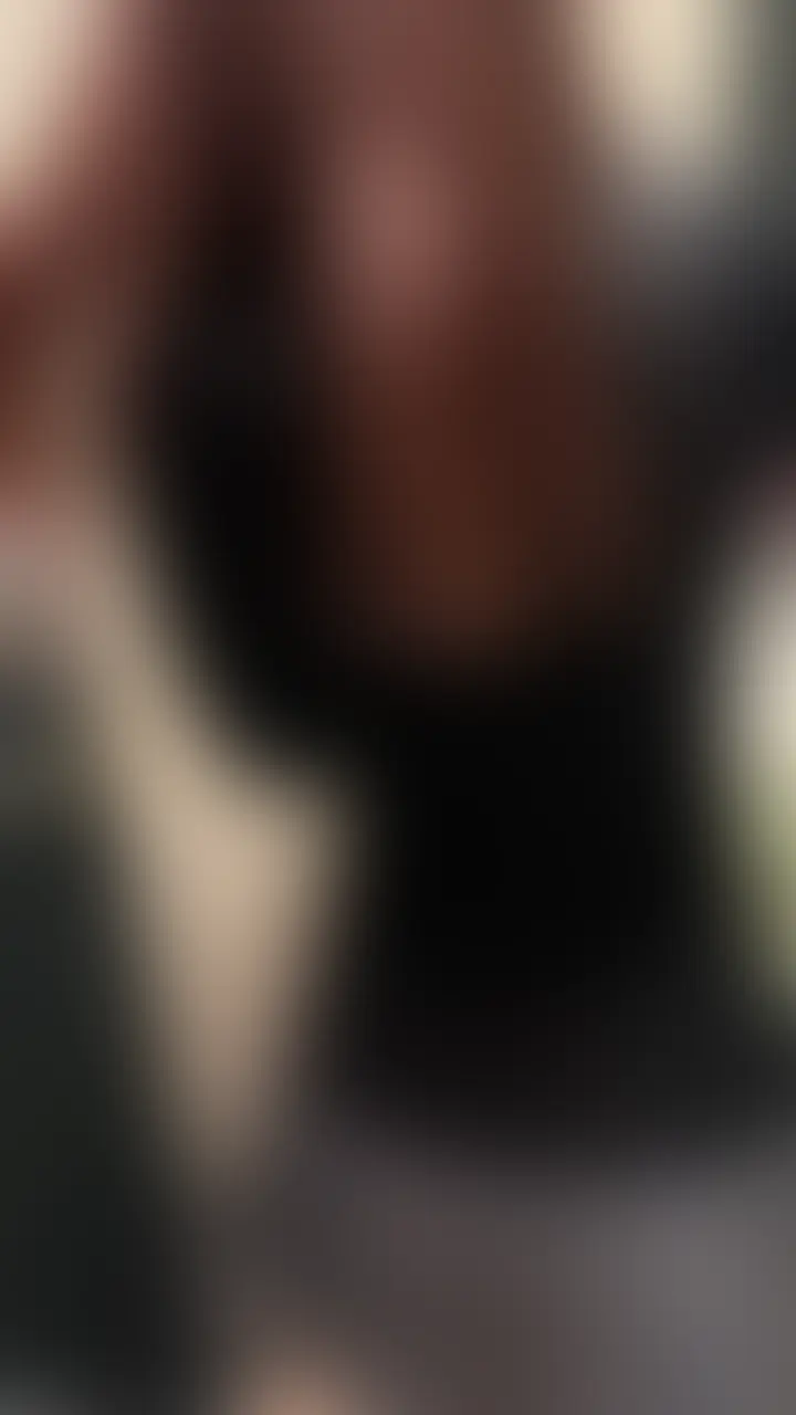 部下の嫁・りさ」と禁断のNTR。
最初は嫌がってたはずなのに、フェラでどんどん乱れていく姿が最高すぎた…。
騎乗位では自分から腰を振って感じまくり、最後は正常位。
「だめ…ほんとにだめ…」って抵抗するりさを押さえつけて、そのまま中へ…。
背徳感と支配感がたまらない一本です。
NTR好きにはかなり刺さると思います。 (2/2)