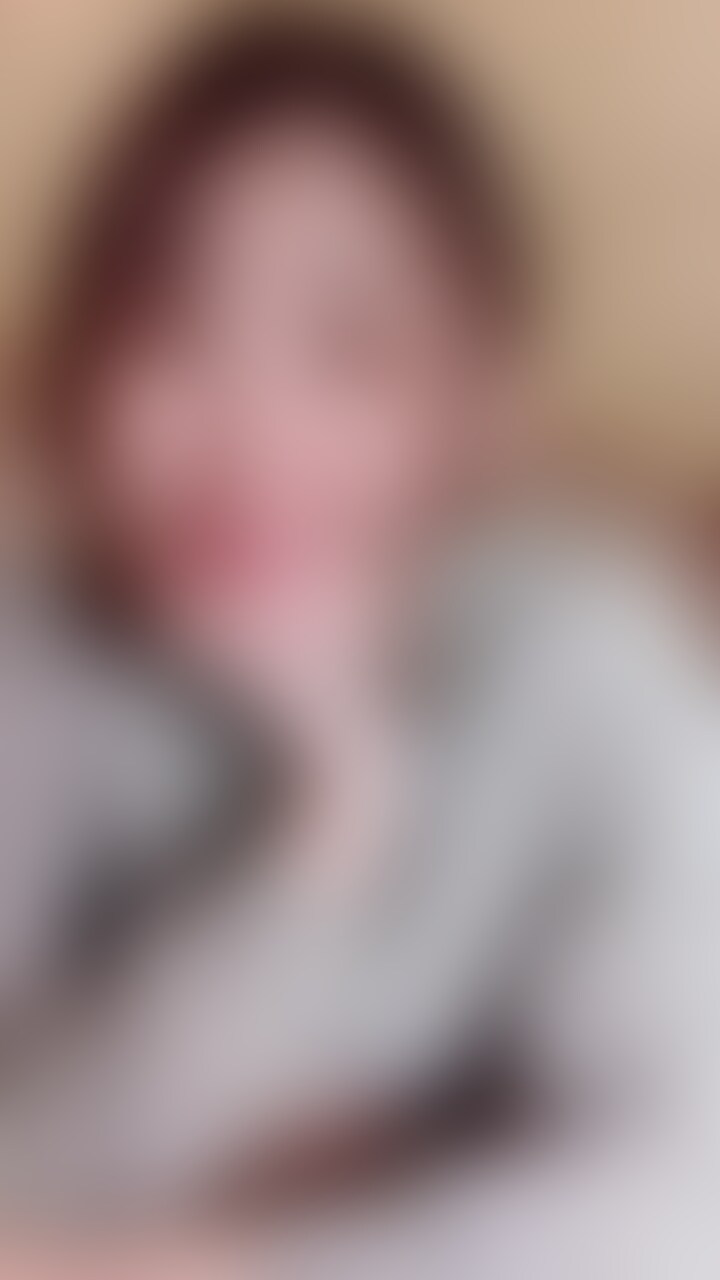 今日はゆかろんが普段から行なっている膣のマッサージをご紹介します♡
みんなはコックの周りや金玉を軽く引っ張ったりして、とりあえずゆかの真似をしながら股間をマッサージしてみてね🥰
あ…アナルが丸見え…♡ (2/2)