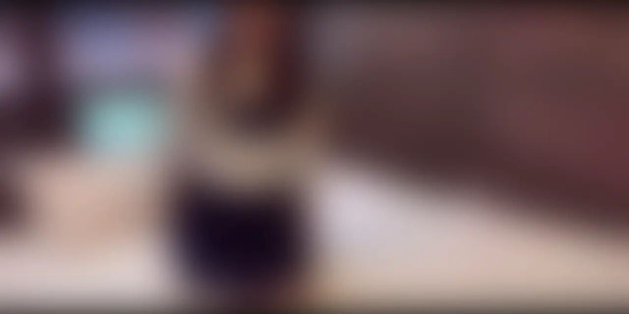一回きりの約束で大人しめのJDと会ってきました。
経験人数は2人だけ！
おふぱこもハメ撮りも初めてのウブちゃんに制服コスプレをしてもらいました。
日常会話をするも終始緊張気味…
でもプレイはがっつりのむっつり系！
初めてのアナル舐めや未経験の体位でヘロヘロになるまで突いた後はたっぷりの生中出しでフィニッシュ。
完全顔出しの全編37分46秒🎥（単品販売あり） (2/2)