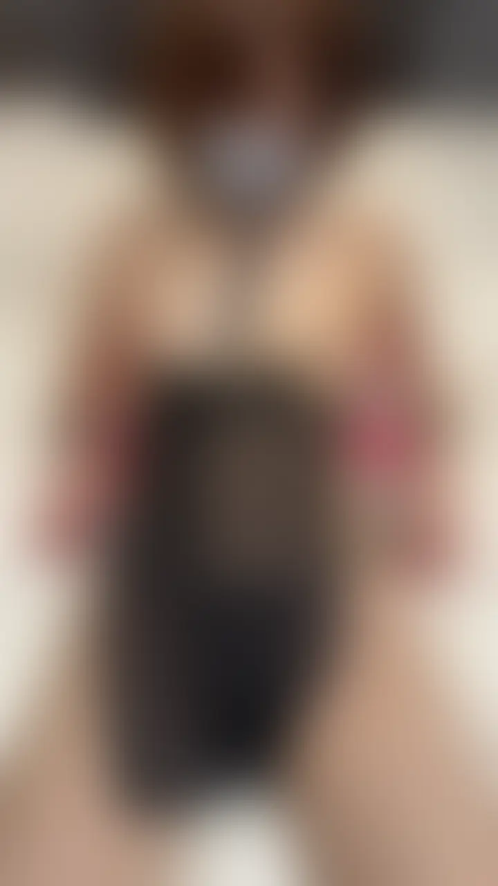 今日はスケスケのセクシー衣装でせめられちゃった💘
三種類のおもちゃを駆使してカメラマンさんが性感帯をいじってきて…🥺
ましろもなんとか我慢しようと頑張ったんだけど…
やっぱり無理でした💦💦💦
結局すぐいかされ放題だよ…😭
気持ちいいからいいんだけどね💕🥰 (2/2)