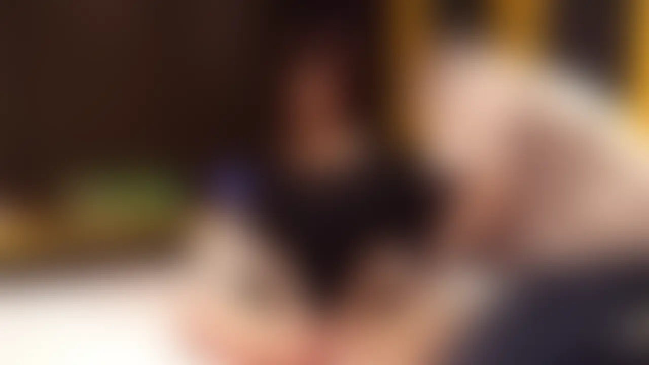 【ぐり女子逆にくすぐられる 感度チェック】
くすぐり大乱交で謎の存在感を放った“ぐり女子”。
実は――撮影順は逆!先にこの作品で出会い、あまりの逸材ぶりに
急きょ大乱交へスカウトされたという裏話付き。
普段は「くすぐる側」が好き。
笑い転げて苦しむ姿を見るのが性癖という、筋金入りのドS。
……なのに今回は 100%“くすぐられ役”。
「やだっ…!」「くすぐったいって言ってるの!」
必死の抵抗もむなしく、
本来の性癖と真逆の地獄が彼女に降りかかる――
ドSぐり女子がドMの表情を引き出される、
レアな“逆転ショー”をお見逃しなく。 (2/2)