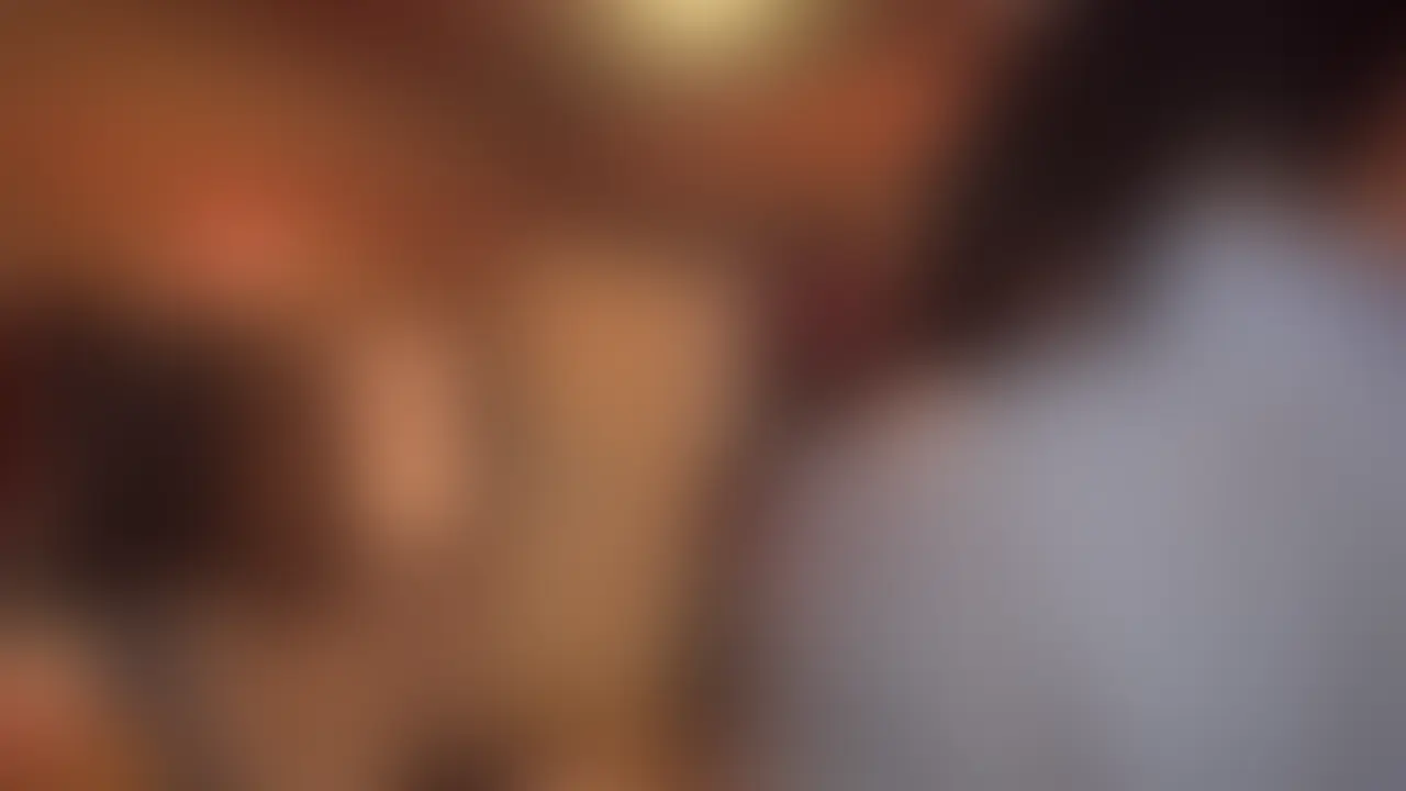 昨日発表した
【個人撮影】原宿JのK金でナンパ釣ってみた
こちらの続編動画です。
クリスマスの表参道にひとり、暇そうにしていたきゃりーぱみゅぱみゅ系制服JのKに、よくあるナンパものの手口「ネットテレビのバラエティ番組で~、謝礼もありますんで~」と言って口説いてみたらマジでなんとかなった。
そういう動画です。
前回の動画では、ローターくすぐりゲーム、フェラチオゲームをクリアし、さてここからお金関係なしにマンコ使って遊ばしてもらおうかな。というところまでをお伝えしました。
きっと、続きが気になっていた方がおられるかと思います。
もし、サムネを見て、この子可愛いなと思われた方は、この商品説明をここまでで引き返し、前回動画にお戻りになってお買い上げ頂いてからこの続きをお読み頂くことをおすすめします。
ここから先は、この動画の核心部分、多分にネタバレを含みます。
前回動画をご覧になったほうが、より一層、シコれると思いますので、ここ以下を先に読んでしまわれない方がよいかと思います。
。
。
。
。
。
。
。
ここからは【ネタバレ】を含む内容になります。閲覧は自己責任でお願いします。
。
。
では、ここから、この動画の本来の姿を曝け出す商品説明をはじめさせて頂きます。
それは、現行のAVにおいて、ガチの素人ナンパものというのは、ほぼ存在しないということ、ガチ素人ナンパを謳っていたとしてもそこに出演する女性は、AV女優だということです。
「そんなもんわかっとるわい!こちとらそれを分かった上であえて騙されてやってるのにそんな無粋なこというなや!」
そんな声が聞こえてきそうですね。
そうなんです。そういう出演女優を企画女優と言います。その子の芸名は作品中には出ず、まず、ガチナンパという企画ありきでそこに充てられる一山いくらの女の子が4、5人。
そういう女の子たちが、撮影前にしっかりと打ち合わせをして、街でナンパされたフリをするところを撮り、あれよあれよと言う間に、セックスまでしてしまう。これが現行のナンパものです。
そして、こちらのビデオはそういう作品とは一線を画す内容ですがでは、なぜこうも昨今のナンパものについてその内情をお伝えしたか。
それは、この私のビデオに出ている原宿女子もAV女優だからです。
なぁんだ。とお思いになった方、ちょっと待って下さい。
私のビデオはそのことがバレてしまっても、魅力を失わない、そこから一歩進んだ試みなのです。その狙いとは、AV女優の完全プライベートのセックスを撮ること。
AV女優が、AV女優という仕事のタイムカードをジーコ。。と捺した後の、素人の女に戻った際のセックスを写し出す。そしてそれは見事ここに結実したのです。
では、その方法とは。
この映像、実は、モデルプロダクションに女優を手配してもらう際に「今回撮るのはフェラまでです」と伝えています。
しかし、映像内ではセックスまでしてしまっています。
どういうことかいうと、女を絶対バレないからと言い包めて、無理矢理ハメたからです。
さらっと核心を書いてしまいましたが、はっきり言って、これは業界最大のタブーです。 (2/2)