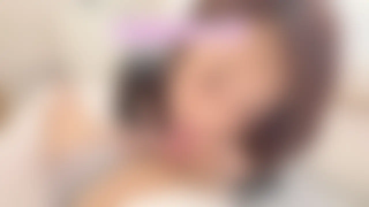 今日はちょっと攻めたい気分…♡
ボンデージコスで痴女モードなミクが、ローション手コキ＋裏筋舐めでじっくり追い詰める！
「M男みたいだね」って囁かれながらイッたあとも、ぬるぬる舐めが止まらない♡
週末はたっぷり焦らしてあげるから、覚悟してね♡ (2/2)