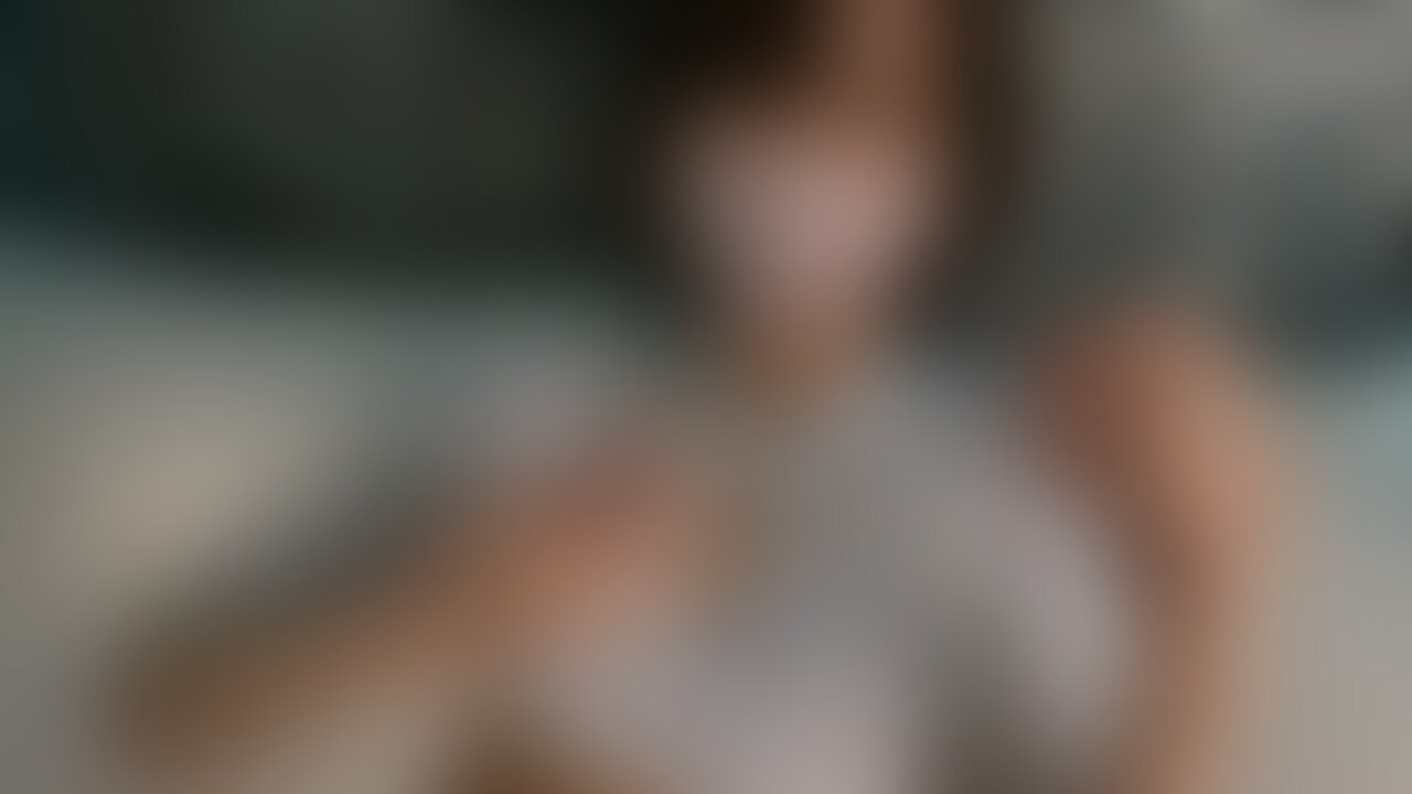 性感帯の乳首を最強バイブで攻めたら、乳首がすぐに固くなって…
下はトロトロ。
そこにバイブを入れてズボズボ。
クリも中も刺激されて…いつものように何度も潮吹き💦
気持ち良すぎてカメラマンさんに止められるまで手が止まらなかった💦
恥ずかしい🫣 (2/2)