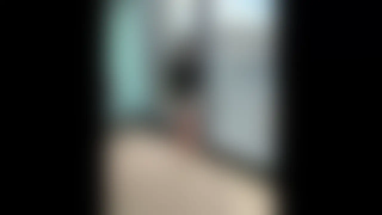 【NTR】早◯田大 理系女子大生(19)の人生初潮吹き&白目で痙攣イキ…
▽本編詳細▽
普段はすっぴんにマスク、キャップを深めに被り、PCと分厚い参考書を持って毎日通学する真面目で大人しい理系の女の子。
大学2年生でメガネからコンタクトに変えたことがきっかけで男の子に爆モテ。念願の彼氏ができて幸せ絶頂なはずの彼女。そんな彼女があきはに会いたいとフォームを送ってくれた理由は衝撃…
「彼が寝ている横で、あきはさんの動画でオナニーしてるんです…」心は満たされているのに、彼氏の優しいだけのピストンに身体は満たされず、欲求不満を募らせる日々。
「ひぐっ…!あぁぁっ!」
マスク越しの知的な瞳が白目を剥き、ビクビクと全身を痙攣させて人生初の大量の潮吹き🐳
一番ヤバかったのは事後です。
イキすぎて腰が抜け、「トイレ…いきたい…」と涙目でハイハイしながら床を這いつくばる姿まで撮っちゃいました、彼氏さんごめんなさい。
可愛い目元、彼氏に見られたら1発でバレるギリギリの背徳感、一緒に味わってください。
⚠️身バレリスク高すぎるため、突然削除する可能性あり⚠️ (2/2)