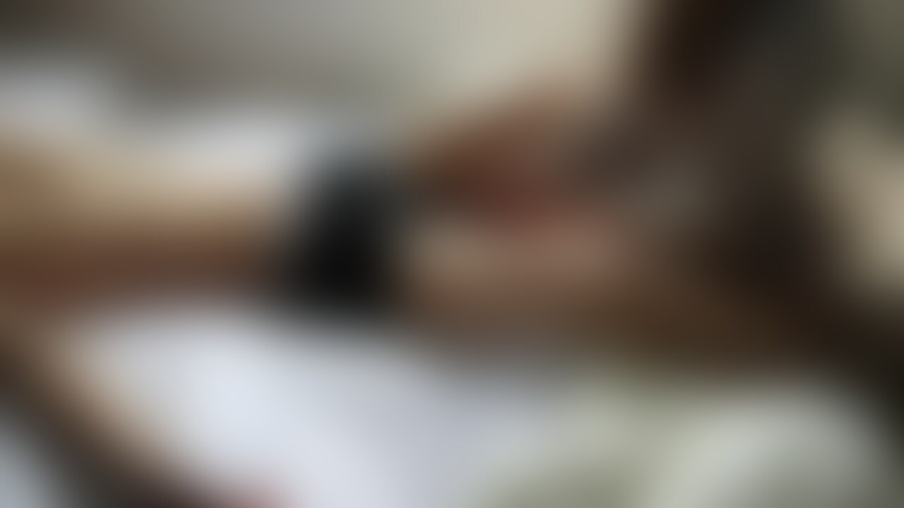 美女に寝てる僕のパンツを脱がされ朝立ちしてるあそこをしこしこされて骨抜きにされる。。 sample 1