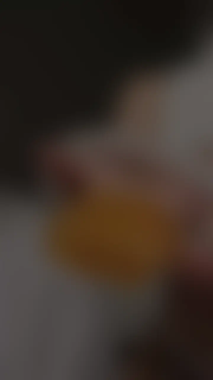 こんばんは♡
大変お待たせしました~😭🙏
ちょっぴり体調崩しちゃって更新空いちゃってごめんね💦
今夜の投稿は…お待ちかねっ✨️
前回の動画の続編です
前回の動画では、初めての女性用TENGAエッグでのクリイキ➕大量潮吹きでした…㊙︎
この凸凹感、やっぱり中にも欲しくなっちゃってうずうずうず。。いざ挿入!の回です💓
ももちのおまんこに出たり入ったり、
凸凹が膣壁にぞりぞり絡みついて
本当にやばかったの…。。💓
クリ責めのときとまた違った快感が
癖になっちゃいそうだった(///_///)
クリイキでいちどお潮吹いてからは、
もうおまんこの栓が壊れちゃったみたいに
お潮が溢れちゃって💦💦
ぐじゅぐじゅ、、
じゅぽっ、じゅぼ、、、
お潮と、愛液と、色んなお汁が混ざって
卑猥な音が恥ずかし過ぎました🐳💦
お潮吹いたあとのおまんこも、
顔面騎乗位みたいなアングルで撮ってみたよ♡
立ちオナで、おまんこドアップ状態で
出たり入ったりしてる様子が
見れちゃいます…はい(՞ ⸝⸝⸝⸝՞)💓💓
今回は過激な動画プラン以上向けの動画だけど、えちえち動画プランにも本編ちょっぴりお見せしちゃいます㊙️///
単品動画もあるので単品での購入もお待ちしています💕
今夜も一緒に気持ちくなろうね…(///_///)💓 (2/2)