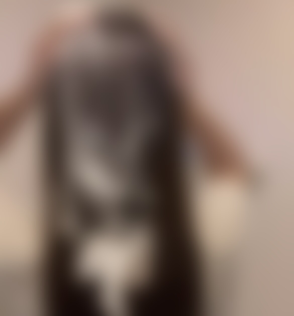 髪にムースをたっぷりかけてツヤツヤにする動画です😳
こんなにつけたらパリパリで洗うの大変になっちゃう😂 (2/2)